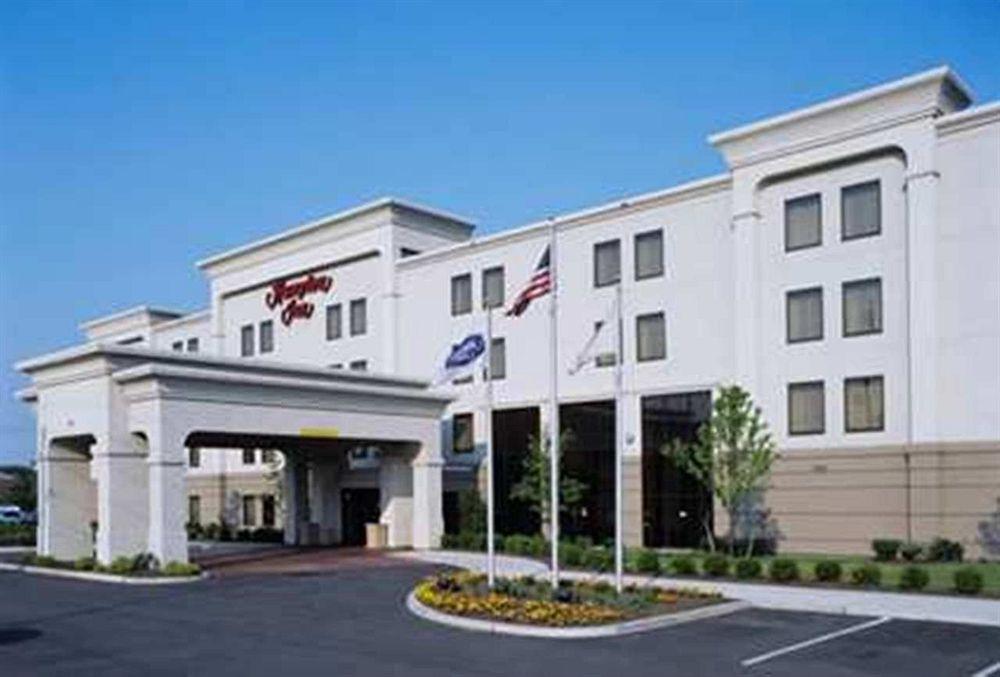 Hampton Inn Линден Экстерьер фото