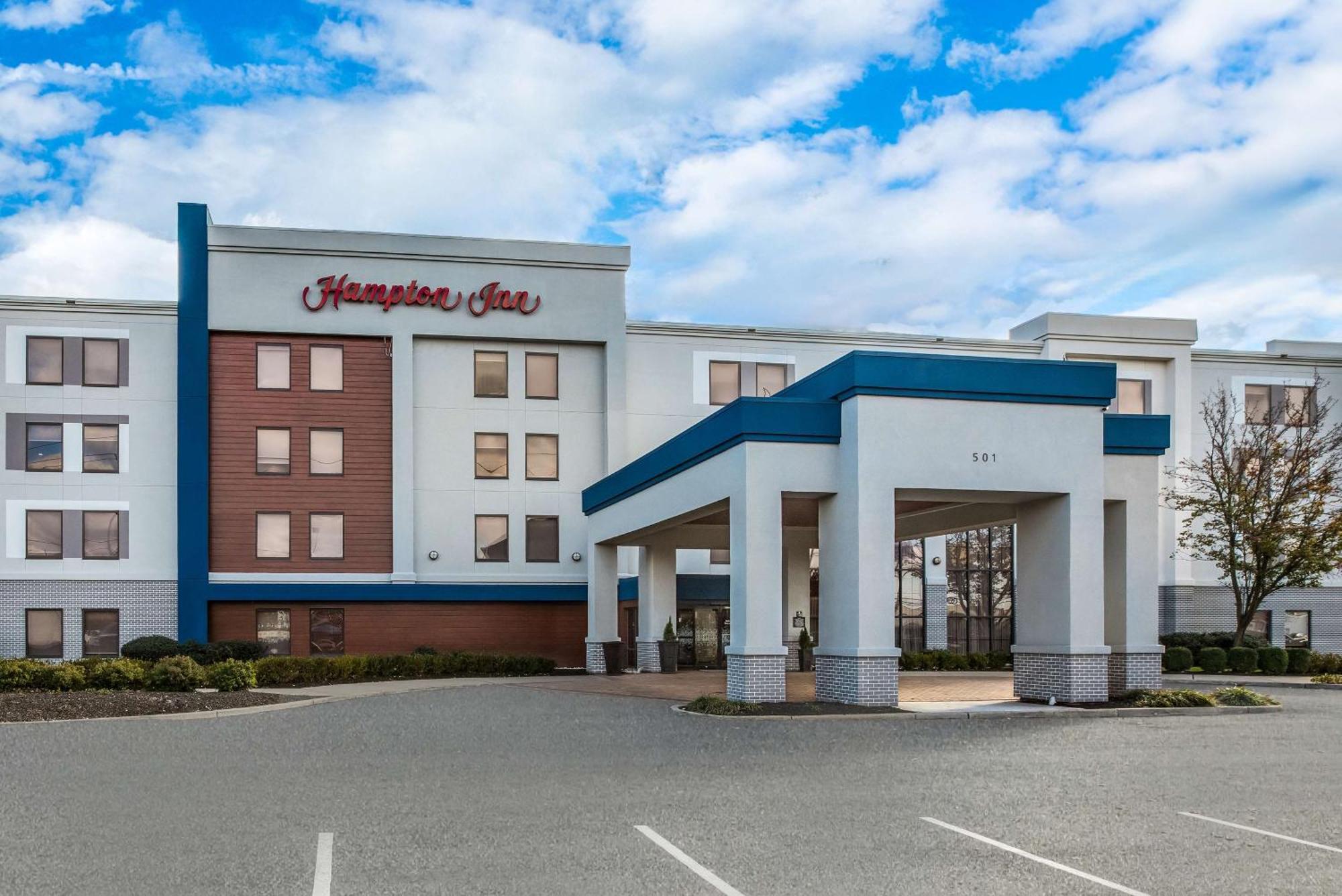 Hampton Inn Линден Экстерьер фото